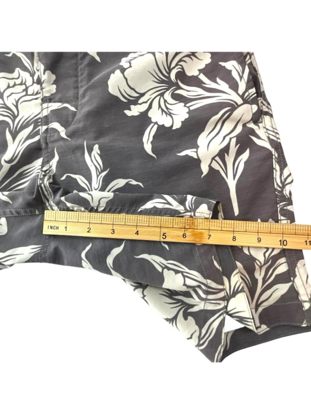 Faherty Board Shorts Mens 31 Gray Floral Swim Trunks Quick Dry Stretch Pockets - Picture 13 of 13